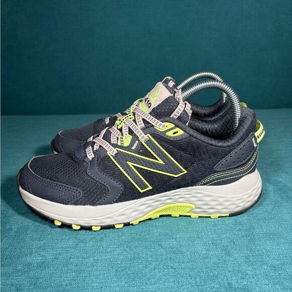 Size 8 - Women’s New Balance WT410V7 Running shoes - Picture 1 of 9